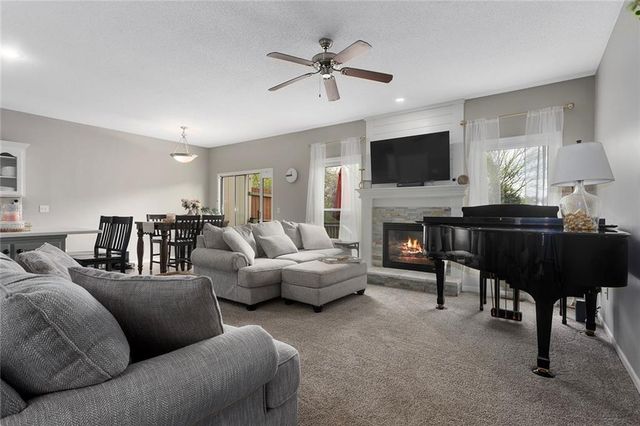 34212 W 90th Circle, De Soto, KS 66018