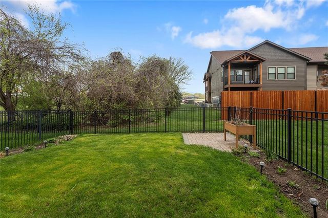 34212 W 90th Circle, De Soto, KS 66018