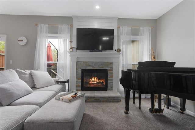 34212 W 90th Circle, De Soto, KS 66018