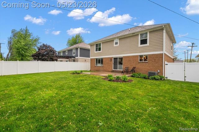 22716 Stephens Street, Saint Clair Shores, MI 48080