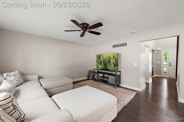 22716 Stephens Street, Saint Clair Shores, MI 48080