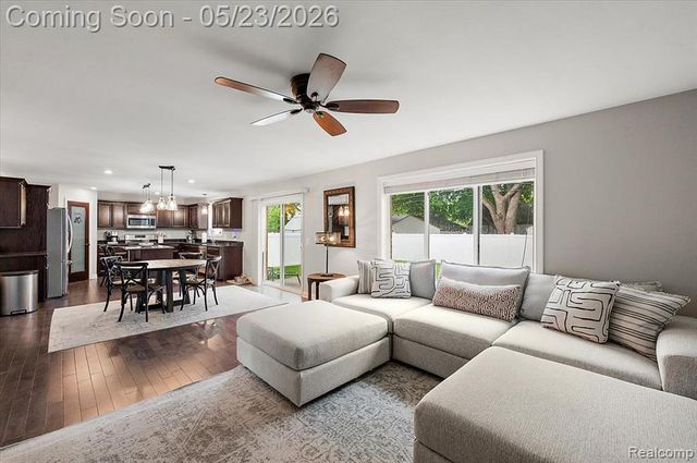 22716 Stephens Street, Saint Clair Shores, MI 48080