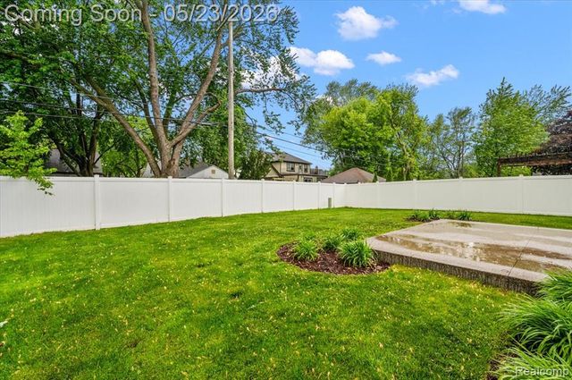 22716 Stephens Street, Saint Clair Shores, MI 48080