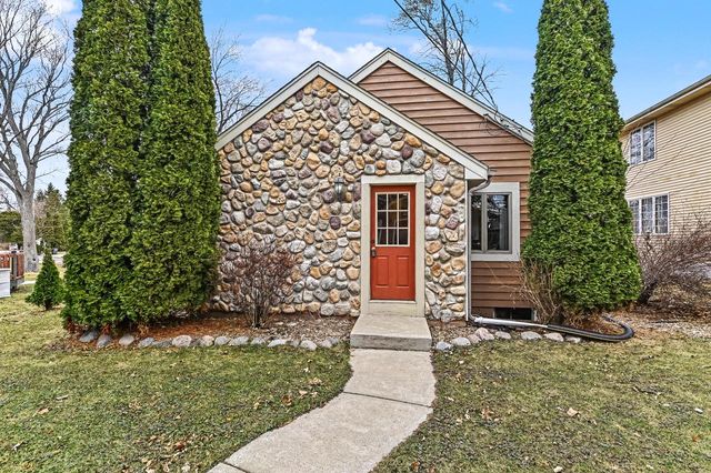 7307 West View DRIVE, Wind Lake, WI 53185