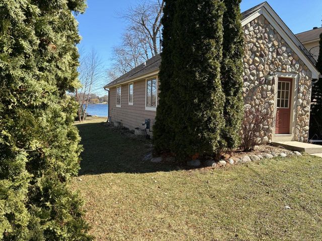 7307 West View DRIVE, Wind Lake, WI 53185