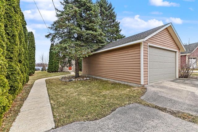 7307 West View DRIVE, Wind Lake, WI 53185