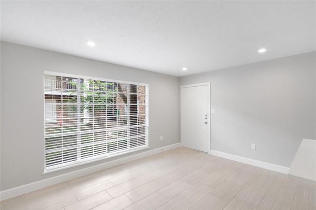 2201 Fountain View Drive 47, Houston, TX 77057