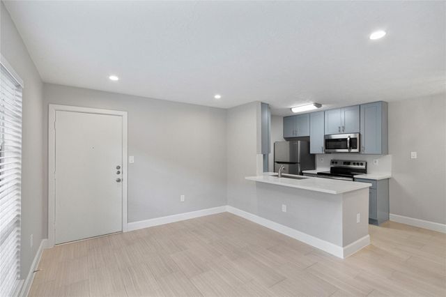 2201 Fountain View Drive 47, Houston, TX 77057