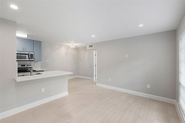 2201 Fountain View Drive 47, Houston, TX 77057