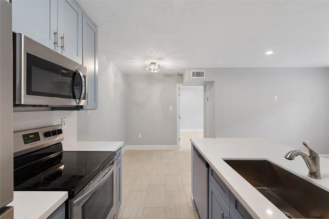 2201 Fountain View Drive 47, Houston, TX 77057