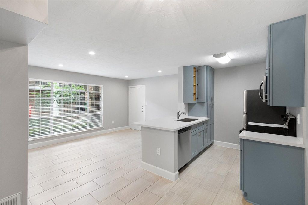 2201 Fountain View Drive 47, Houston, TX 77057