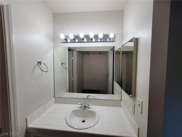 2761 Lodestone Drive 63, Las Vegas, NV 89117