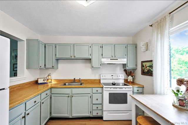 525 Harbor View Court, Beacon, NY 12508