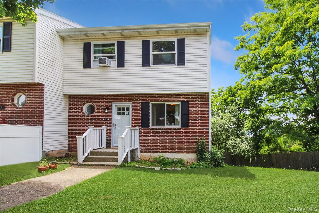 525 Harbor View Court, Beacon, NY 12508