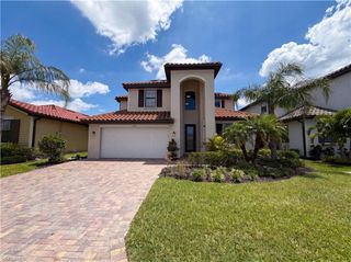 1588 Vizcaya LN, Naples, FL 34113