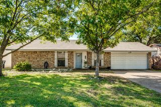 2424 Homewood Trail, Arlington, TX 76015