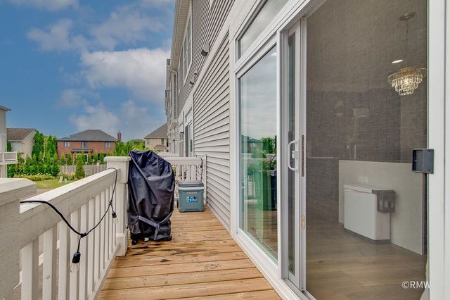 230 Timberleaf Circle, Roselle, IL 60172