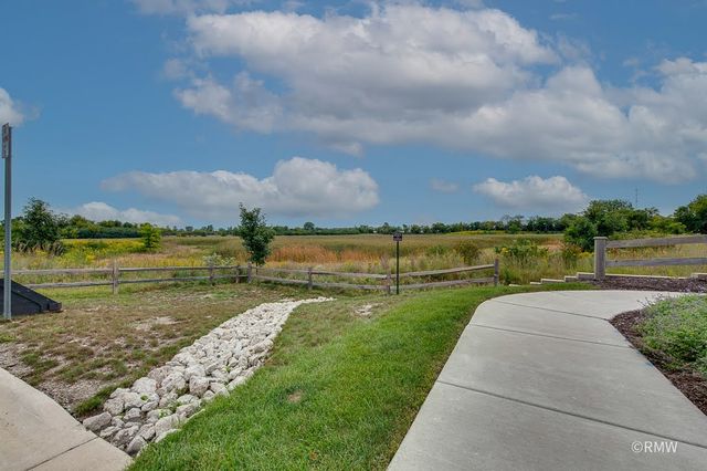230 Timberleaf Circle, Roselle, IL 60172