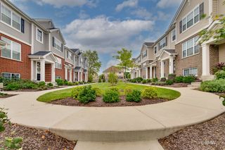 230 Timberleaf Circle, Roselle, IL 60172