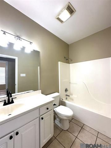 9250 Pecan Tree Dr, Baton Rouge, LA 70810