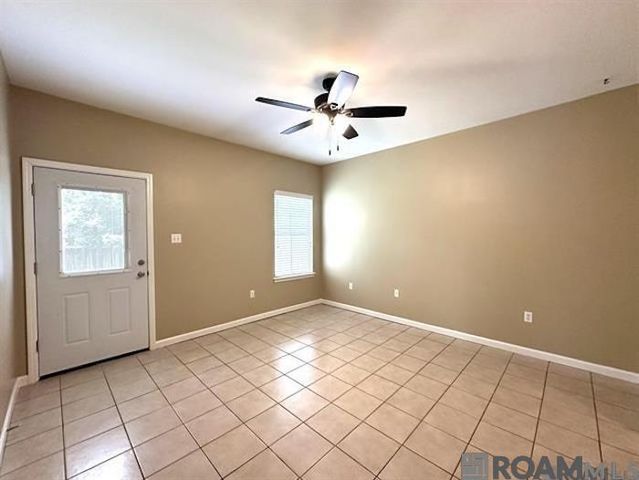 9250 Pecan Tree Dr, Baton Rouge, LA 70810