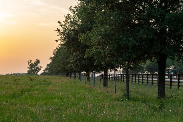 8271 Fm 529 Rd, Bellville, TX 77418