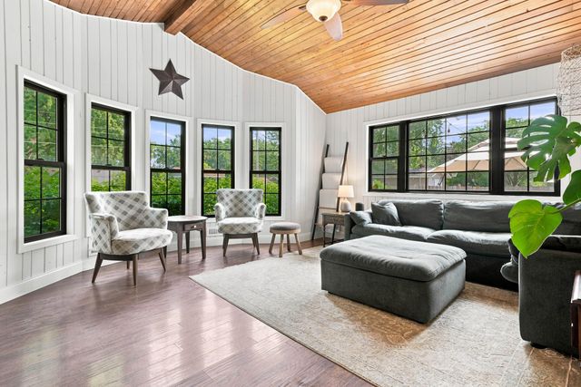 301 Walnut Lane, Apple Valley, MN 55124
