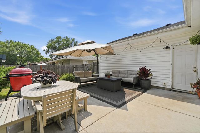 301 Walnut Lane, Apple Valley, MN 55124