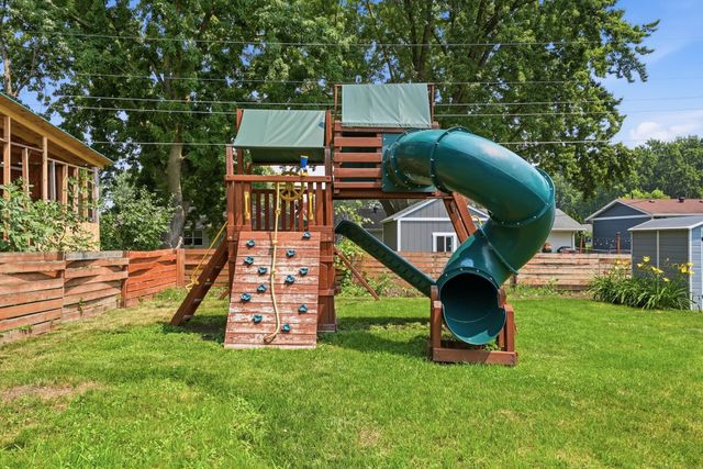 301 Walnut Lane, Apple Valley, MN 55124