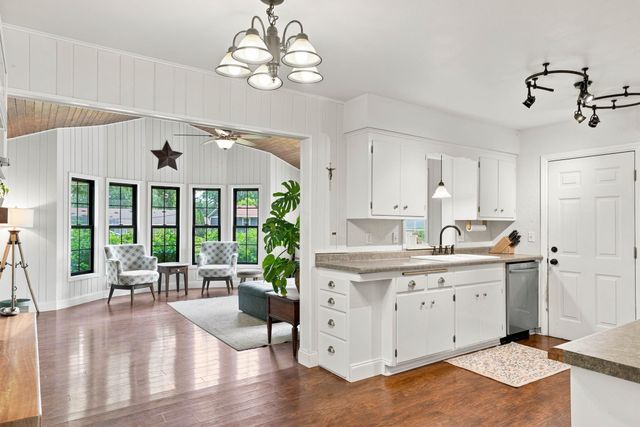 301 Walnut Lane, Apple Valley, MN 55124