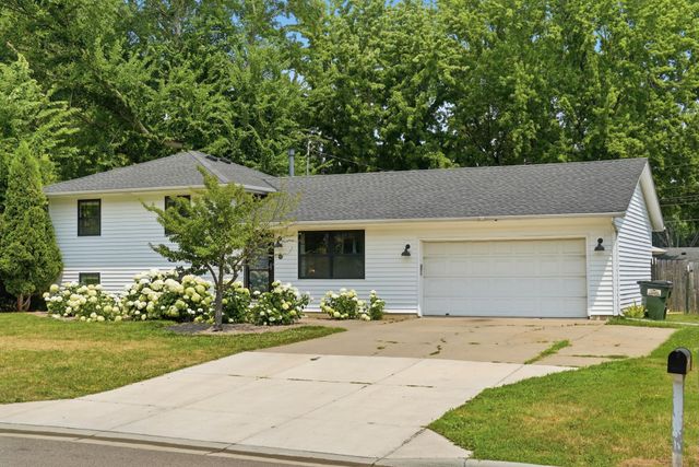 301 Walnut Lane, Apple Valley, MN 55124