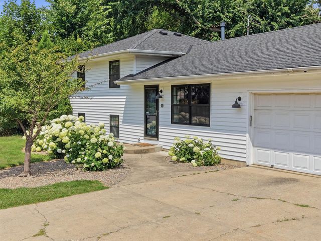 301 Walnut Lane, Apple Valley, MN 55124
