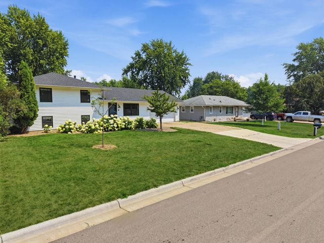 301 Walnut Lane, Apple Valley, MN 55124