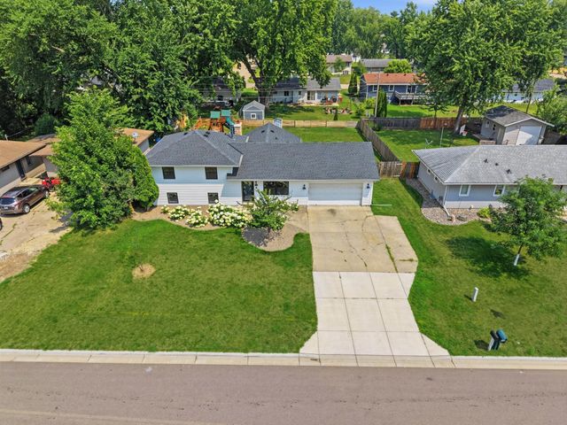 301 Walnut Lane, Apple Valley, MN 55124
