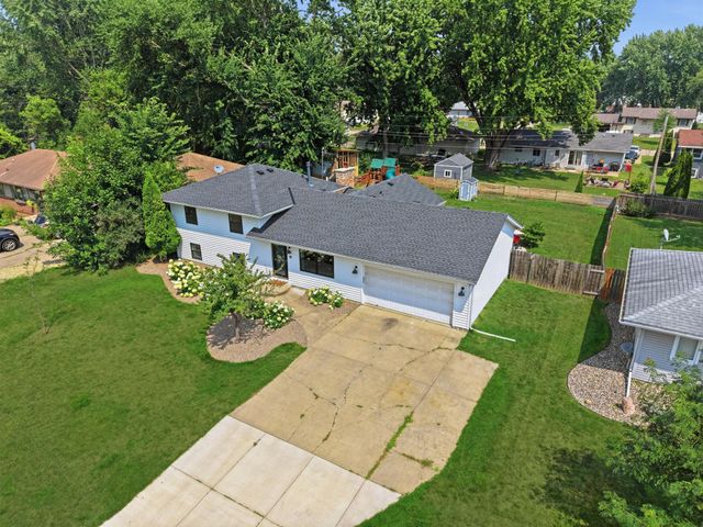 301 Walnut Lane, Apple Valley, MN 55124