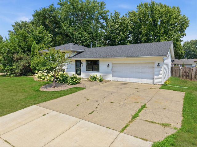 301 Walnut Lane, Apple Valley, MN 55124
