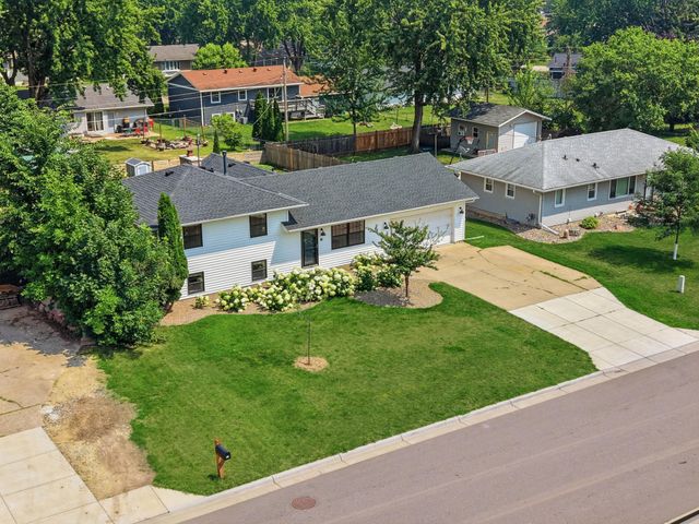 301 Walnut Lane, Apple Valley, MN 55124