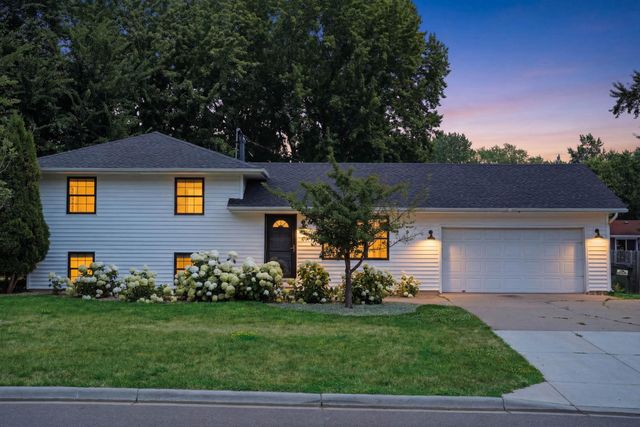 301 Walnut Lane, Apple Valley, MN 55124