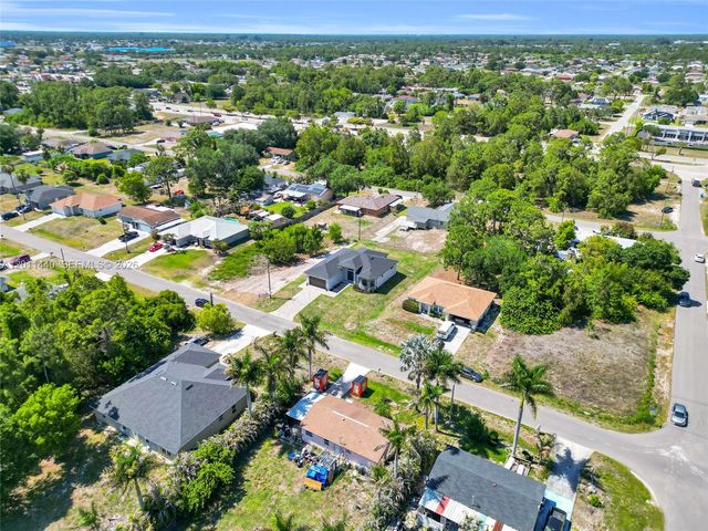 4204 3RD ST W, Lehigh Acres, FL 33971