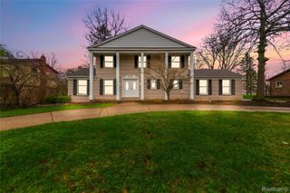 5119 Greenbriar Drive, West Bloomfield Charter Township, MI 48323