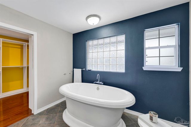 6019 Firefly Dr, Pensacola, FL 32507