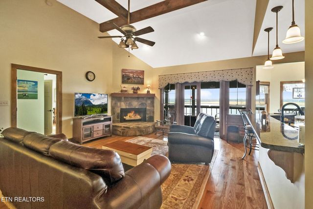 1201 Bridle Trl, Spencer, TN 38585