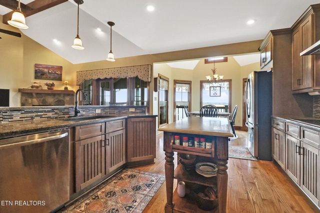 1201 Bridle Trl, Spencer, TN 38585