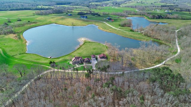 1201 Bridle Trl, Spencer, TN 38585