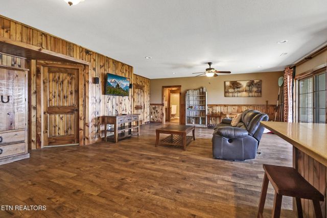 1201 Bridle Trl, Spencer, TN 38585
