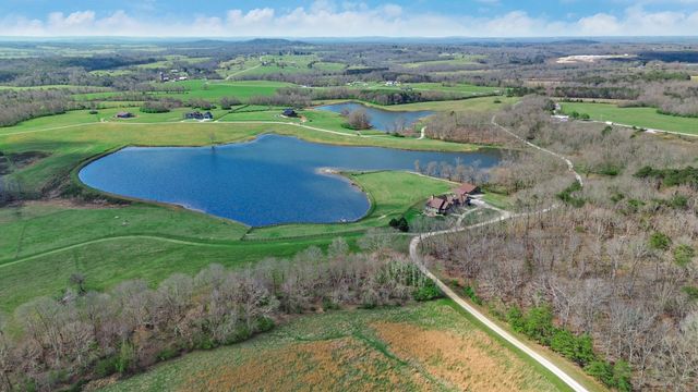 1201 Bridle Trl, Spencer, TN 38585