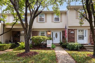 5697 Whitfield Drive, Troy, MI 48098
