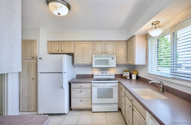 150 Billingsgate Court Unit D, Bloomfield Hills, MI 48301