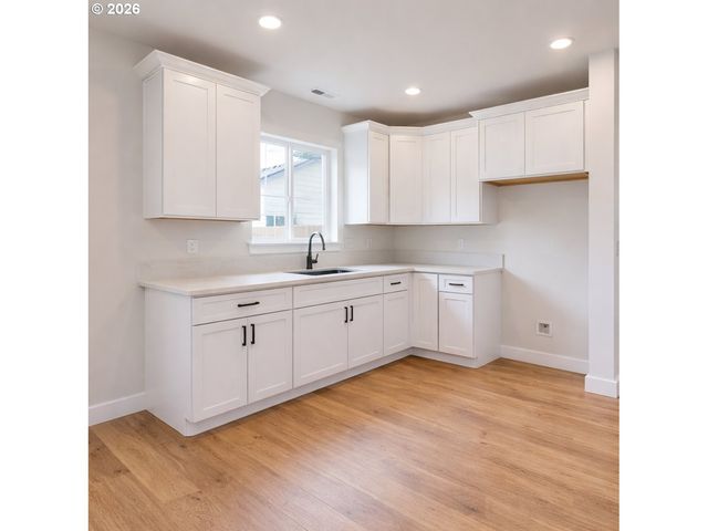 5845 Ne PRESCOTT St, Portland, OR 97218