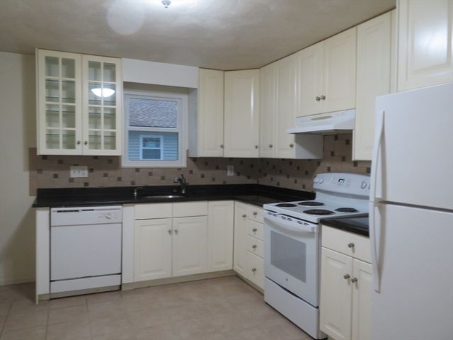 2A Bryon Rd 2A, Newton, MA 02467